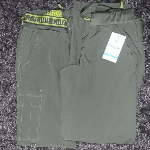 Women’s scrubs: sz xs, small & med - Picture 4 of 9